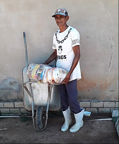 Osmar vive con su mujer y sus 5 hijos en São Félix do Araguaia. Garantizar que se puedan quedar en casa es nuestra pioritat. Imagen: Asociación ANSA y Asociación Araguaia con el Obispo Casaldáliga