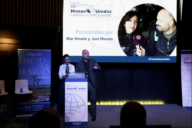 Presentadores en la ceremonia de Entrega de Premios Manos Unidas 65 Aniversario. Foto: Javier Mármol