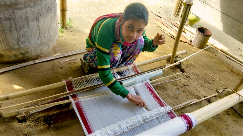 Mujeres artesanas de la seda en India - Foto Centro de Desarrollo de Mujeres - Manos Unidas