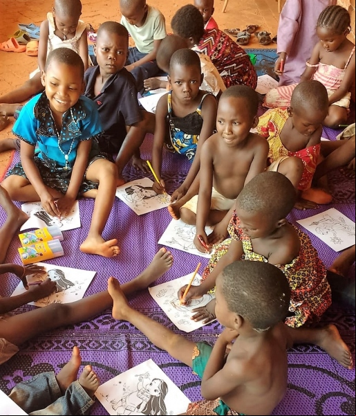 Huérfanos acogidos en la parroquia de Bangassou. Foto: Fund. Bangassou  