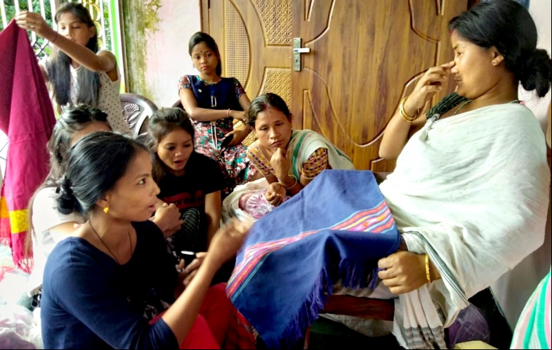 Mujeres artesanas de la seda en India - Foto Centro de Desarrollo de Mujeres - Manos Unidas