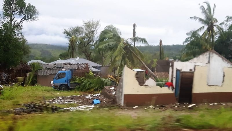 Destrozos por el paso del ciclón Kenneth por Mozambique