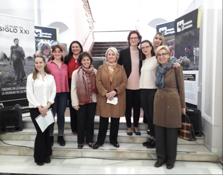 Inauguración de la exposición "La Mujer del Siglo XXI" de Manos Unidas Valencia en la Facultad de Enfermería de la UCV