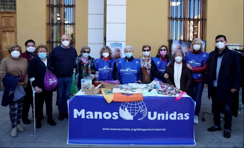 El alcalde de Burjassot, Rafael García, asistió a esta jornada solidaria en favor de Manos Unidas. 