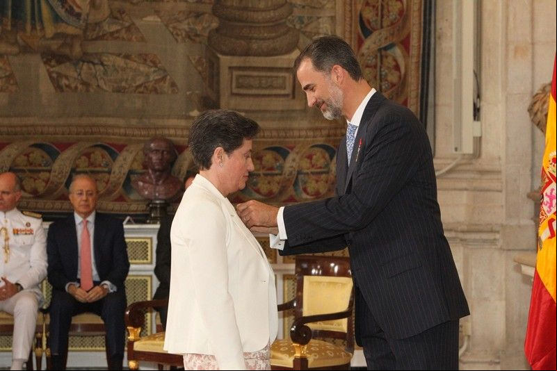 La delegada de Manos Unidas en Ceuta recibe la Orden del Mérito Civil