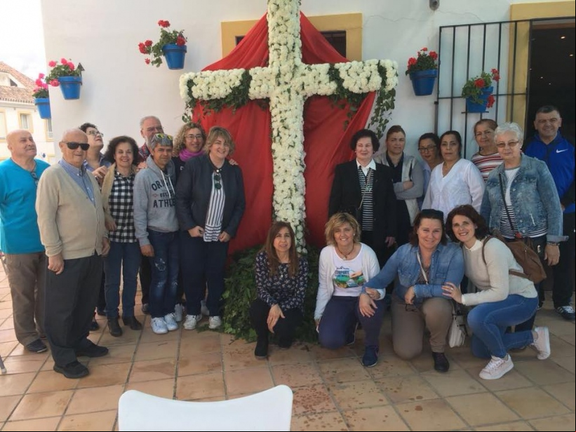 Cruz de Mayo en Estepona a favor de Manos Unidas