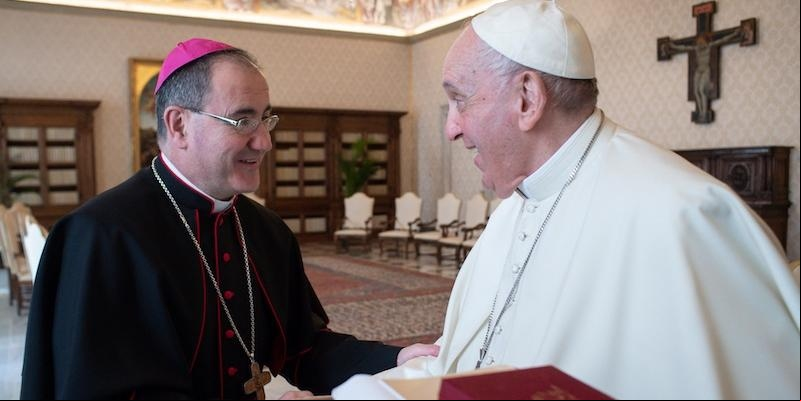 Manos Unidas ONG - Saludo del Papa a Monseñor Santos Montoya