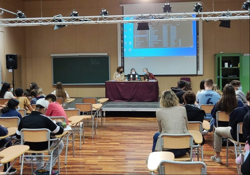 El IES Rascanya ha acogido a voluntarias de Manos Unidas Valencia para dar charlas sobre la situación en África. 