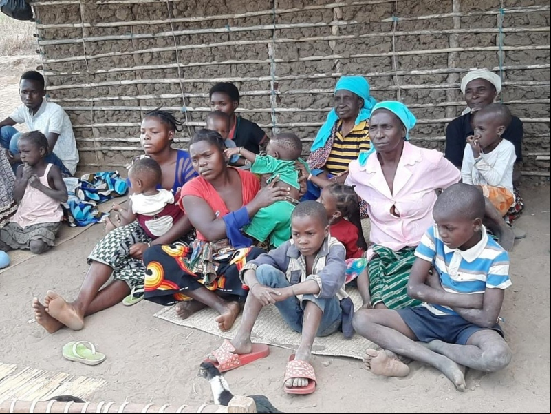 Personas desplazadas por el conflicto de Cabo Delgado. Foto: Manos Unidas/Diócesis de Nacala 