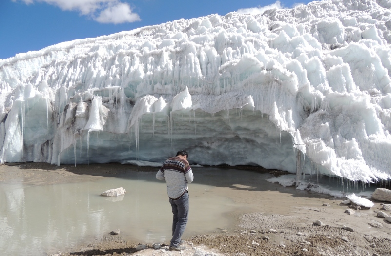Imagen del glaciar Quelcaya, donde se sitúa el proyecto de extracción minera. Fotografía: DHUMA