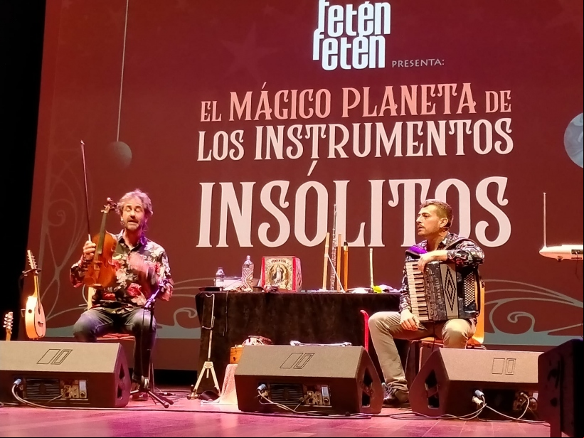 Actuación los músicos burgaleses Jorge Arribas y Diego Galaz del Grupo FETEN FETEN 