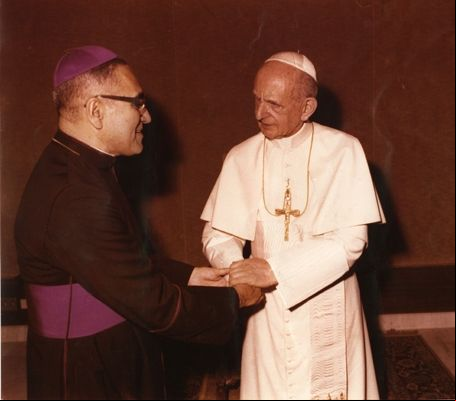 Monseñor Romero junto al Papa Pablo VI en  junio de 1978. Crédito:  Creative Commons
