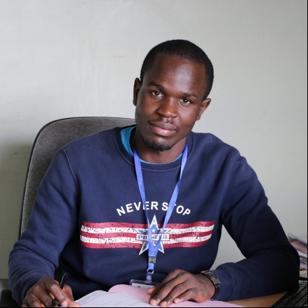 Matthew Ochieng - Antiguo alumno y actual trabajador del Centro de Promoción de Mukuru (Kenia)