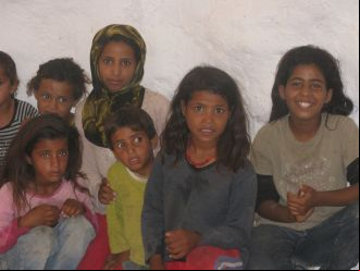 Niños palestinos beduinos