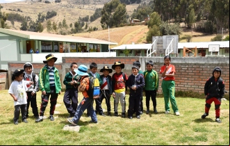 Niñas y niños ejercen su Derecho a una Educación Intercultural. Foto: Manos Unidas