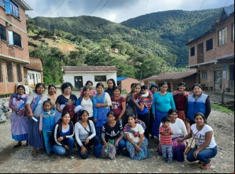 Grupo de líderes visitando la comunidad de Quilo Alto. Foto: Manos Unidas
