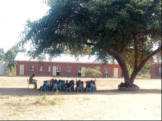 Nuevas aulas para niños de primaria de familias muy humildes en Zimbabue. Manos Unidas Valencia
