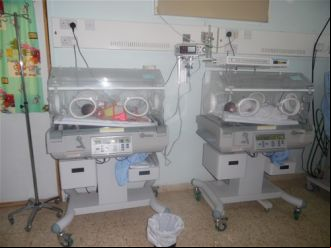 Equipamiento y atención médica para refugiados en Karak
