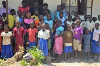 Escuela Primaria en Uganda en zona de alto analfabetismo. Manos Unidas Valencia