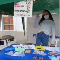 Voluntaria de la comarcal de Manos Unidas Valencia en Alaquàs en el Mercadillo Navideño. 
