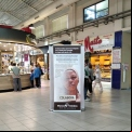 Exposición para sensibilizar contra las desigualdades en el Mercado de Sant Roc de Alcoi de la Campaña 63 de Manos Unidas. 