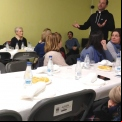 El párroco se dirigió a los asistentes a la Cena del Hambre en la delegación comarcal de Manos Unidas de Alfara del Patriarca. 
