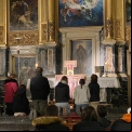 Momento de oración después de misa con los confirmandos, dentro de las actividades organizadas en Albaida por la comarcal de Manos Unidas Valencia. 
