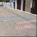 Pintada de sensibilización en la delegación comarcal de Rocafort de Manos Unidas Valencia. 