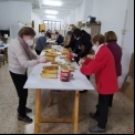 Almuerzo solidario organizado por la comarcal de Carcaixent en el Colegio Padres Franciscanos San Antonio de Padua a beneficio de Manos Unidas. 