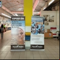 Exposición para sensibilizar contra las desigualdades en el Mercado de Sant Roc de Alcoi de la Campaña 63 de Manos Unidas. 