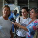 Isa Solá con periodistas en Haití