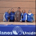 Las voluntarias de Manos Unidas Valencia junto al coordinador de la Feria Solidaria, Ignacio Nagore.