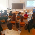 Taller impartido en el IES Districte Marítim por parte de Manos Unidas Valencia en su Feria Solidaria.