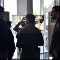 Jóvenes en la inauguración de la exposición en Valencia