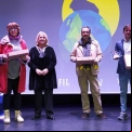 El jurado recibió unos recuerdos como agradecimiento por su colaboración desinteresada con Manos Unidas. 