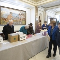 Los voluntarios van llegando al Ateneo de Valencia para la Asamblea Diocesana. Foto Víctor Gutiérrez.