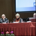 El Obispo Auxiliar de Valencia, monseñor Arturo Ros; Ana Ruiz, presidenta delegada de Manos Unidas Valencia y Eladio Seco de Herrera, vicedelegado. Foto Víctor Gutiérrez.