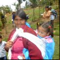 Mujer campesina con sus hijos