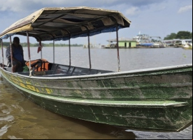 Manos Unidas ONG - Quico Taraonjí en la Amazonía - Una lancha surca el Río Amazonas