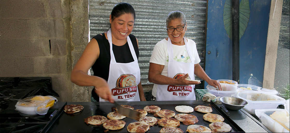 Emprendimiento Solidario en El Salvador : Cómo las cooperativas y microcréditos transforman la vida de las familias a través del negocio de las pupusas