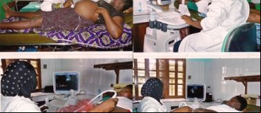 Mujeres realizándose una ecografía en el centro médico en Kegué