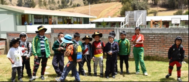 Niñas y niños ejercen su Derecho a una Educación Intercultural. Foto: Manos Unidas