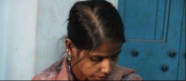 Mujer con niño en el centro de atención. Pilkhana, Calcuta. India. Foto: Manos Unidas