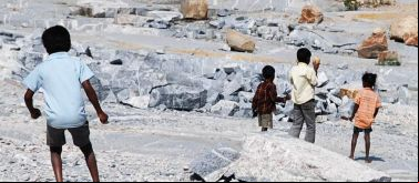 Niños en las canteras de Bangalore