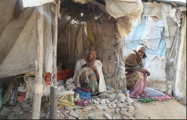 Mujer anciana en un mercado de la ciudad de Wukro (Tigray). Foto: Manos Unidas/Marta Carreño