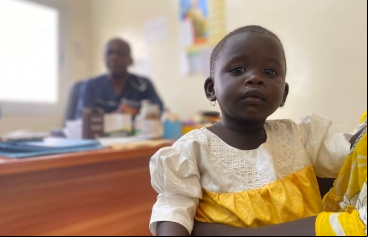 Pequeña senegalesa en Hospital San Juan de Dios de Thies. Foto Elena Señor