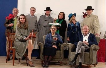 Actores y actrices de la Compañía de Teatro MONTEARAGÓN con nuestro delegado Gonzalo González Churiaque