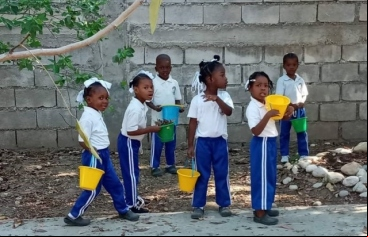 Niños en escuela. Fotografía de Manos Unidas y Begoña Luaces Gayán