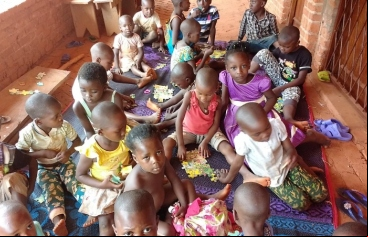 Huérfanos acogidos en la parroquia de Bangassou. Foto: Fund. Bangassou