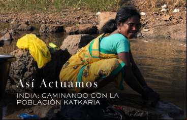 India, caminando con la población Katkari. Fotografía: Ana Luna
